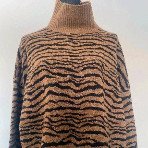 Lou & Grey Women Pull Over Sweater - Picture 6 of 11